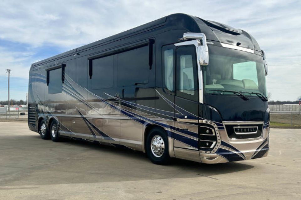 Luxury Motorcoach Storage Melbourne FL: Secure Indoor Facility